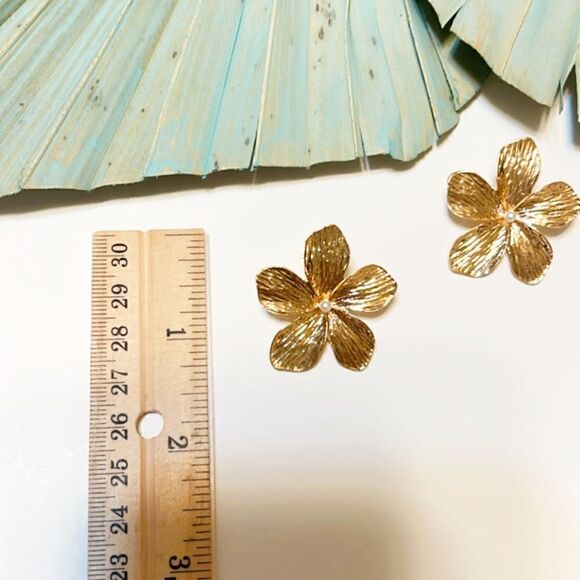 Gold flower earrings 1307 - Picture 5 of 7